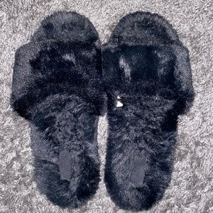 PINK slippers.havent been worn before,very fluffy and warm. all black. size 7-8.